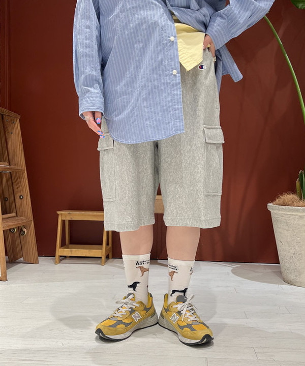 エノモト アミさんの「BEAMS WOMEN｜BEAMS BOY / ドビー ストライプ ビッグ ボタンダウン シャツ」を使ったコーディネート