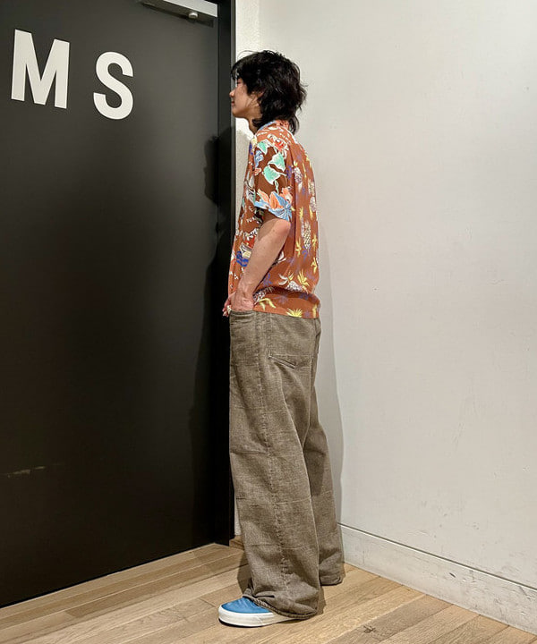 佐藤 大斗さんの「BEAMS WOMEN｜SUN SURF × BEAMS / 別注 アロハシャツ」を使ったコーディネート