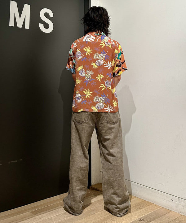 佐藤 大斗さんの「BEAMS WOMEN｜SUN SURF × BEAMS / 別注 アロハシャツ」を使ったコーディネート