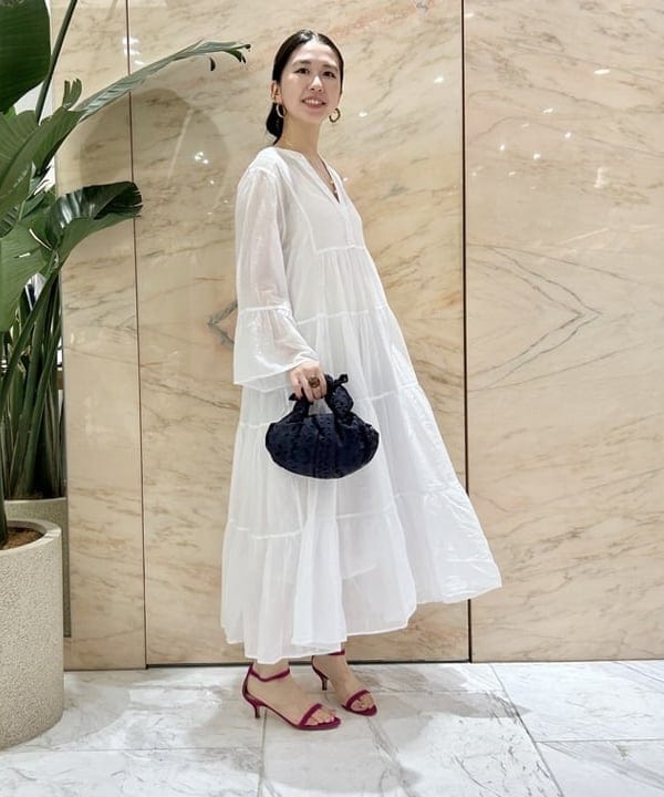 佐藤 美樹さんの「BEAMS WOMEN｜PAPYRUS / Candy Wrapper レース ハンドバッグ M」を使ったコーディネート