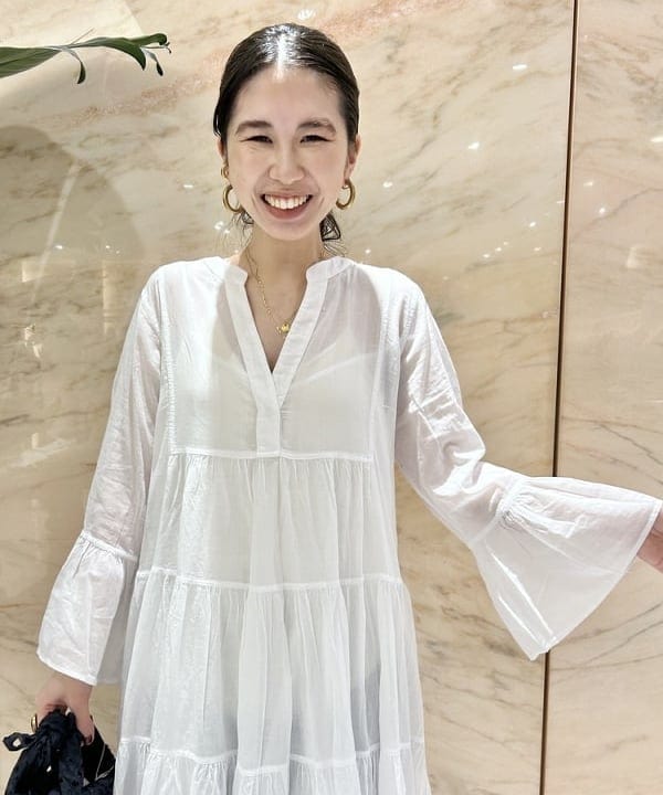 佐藤 美樹さんの「BEAMS WOMEN｜PAPYRUS / Candy Wrapper レース ハンドバッグ M」を使ったコーディネート