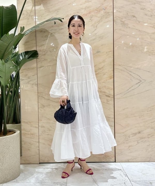 佐藤 美樹さんの「BEAMS WOMEN｜PAPYRUS / Candy Wrapper レース ハンドバッグ M」を使ったコーディネート