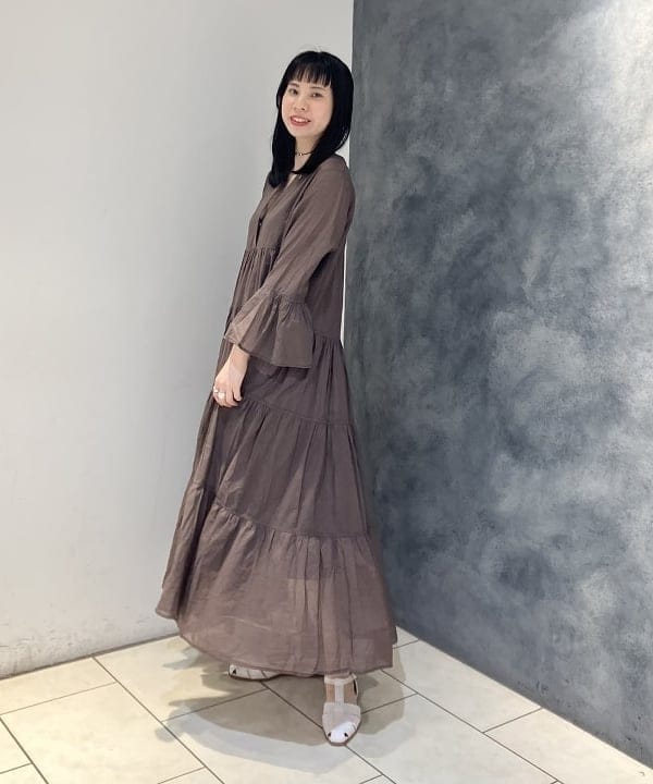 OSUMIさんの「BEAMS WOMEN｜Devotion TWINS × Demi-Luxe BEAMS / 別注 ティアード マキシ ロングスリーブ ドレス」を使ったコーディネート