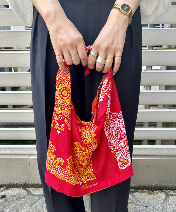 ナツハさんの「BEAMS WOMEN｜BEAMS BOY / イレギュラー バンダナ バッグ」を使ったコーディネート