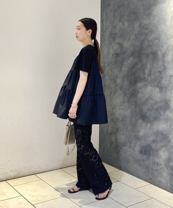 丸山 真菜美さんの「BEAMS WOMEN｜コンビ ティアード プルオーバー」を使ったコーディネート