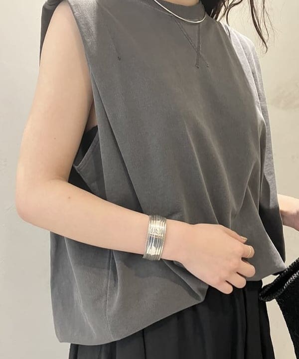 坂本 涼花さんの「BEAMS WOMEN｜PHILIPPE AUDIBERT / Carolyne ワイドバングル」を使ったコーディネート