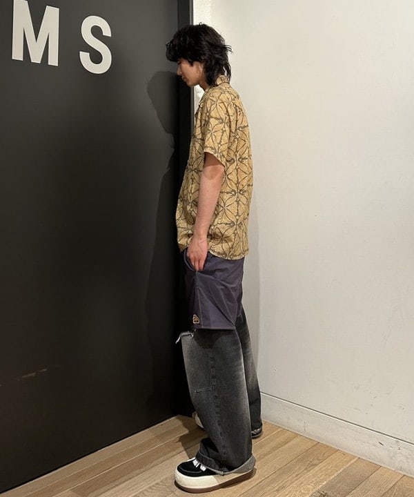 佐藤 大斗さんの「BEAMS WOMEN｜BEAMS PLUS / ブロックプリント ショートスリーブ オープンカラー シャツ」を使ったコーディネート