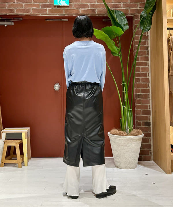 marieさんの「BEAMS WOMEN｜maturely / Fake Leather Work Skirt」を使ったコーディネート