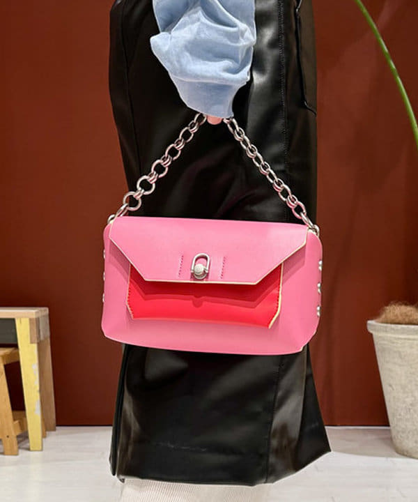 marieさんの「BEAMS WOMEN｜maturely / Fake Leather Work Skirt」を使ったコーディネート