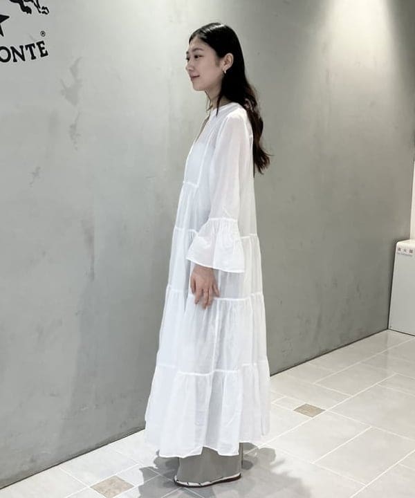 坂本 涼花さんの「BEAMS WOMEN｜Demi-Luxe BEAMS / コットン リネン リラックス パンツ」を使ったコーディネート