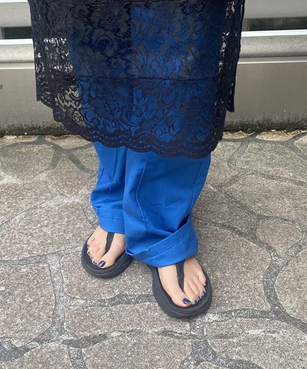 オカモト ミサキさんの「BEAMS WOMEN｜ラインロゴ ショートスリーブ Tシャツ」を使ったコーディネート