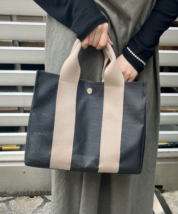 岡 妃呂美さんの「BEAMS WOMEN｜VIOLAd’ORO / ジーノ メッシュ トートバッグ M」を使ったコーディネート