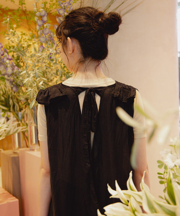 中丸　栞さんの「BEAMS WOMEN｜les bon bon / ヴィクトリア ネックレス ゴールド」を使ったコーディネート