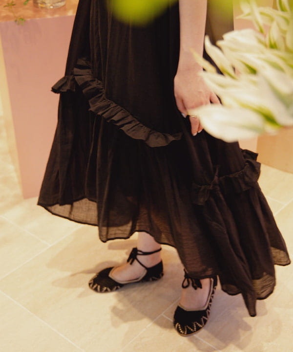 中丸　栞さんの「BEAMS WOMEN｜les bon bon / ヴィクトリア ネックレス ゴールド」を使ったコーディネート