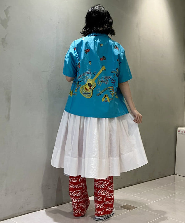 小原 もこさんの「BEAMS WOMEN｜STAR OF HOLLYWOOD / Rock 'n' Roll Guitar Short Sleeve Shirt」を使ったコーディネート