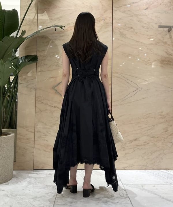 関 桂子さんの「BEAMS WOMEN｜LEE MATHEWS / Victoria レース ワンピース」を使ったコーディネート