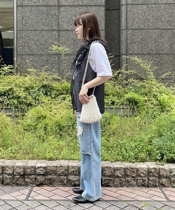 田中 里実さんの「BEAMS WOMEN｜MIYAO × Ray BEAMS / 別注 NOUS SOMMES DES FLEURS Tシャツ」を使ったコーディネート