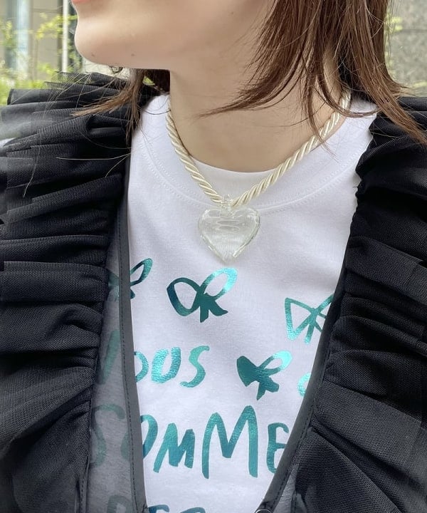 田中 里実さんの「BEAMS WOMEN｜MIYAO × Ray BEAMS / 別注 NOUS SOMMES DES FLEURS Tシャツ」を使ったコーディネート