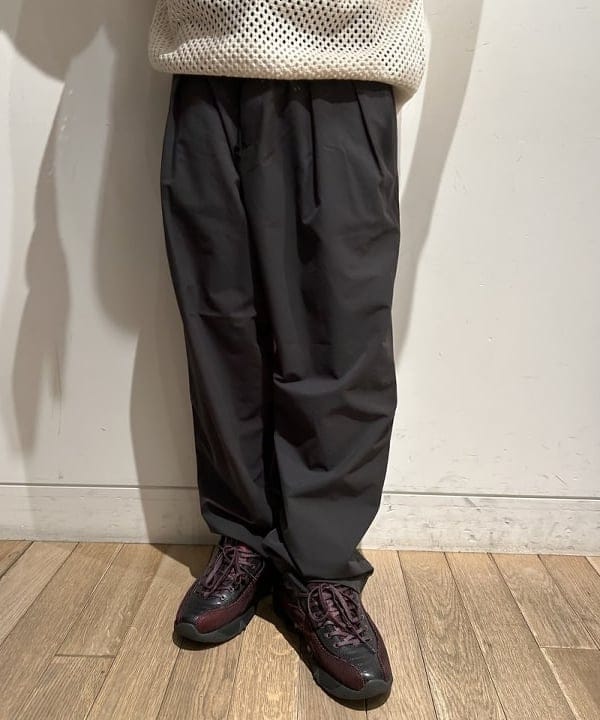 佐藤 大斗さんの「BEAMS WOMEN｜BEAMS / メッシュライク 2プリーツ スラックス」を使ったコーディネート