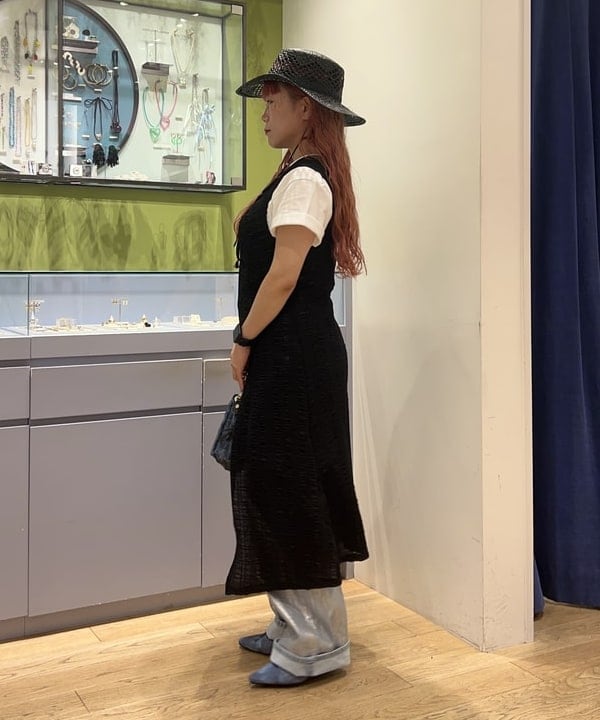 オカベ　アヤカさんの「BEAMS WOMEN｜Ray BEAMS / 透編み ラフィア ハット」を使ったコーディネート