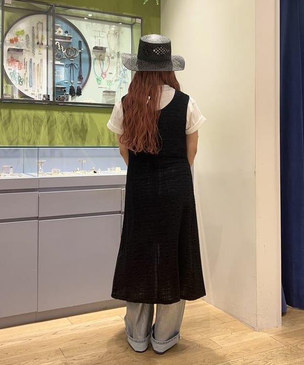 オカベ　アヤカさんの「BEAMS WOMEN｜Ray BEAMS / 透編み ラフィア ハット」を使ったコーディネート