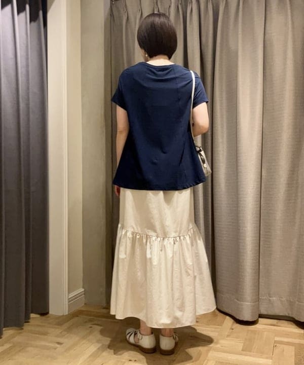 岡 妃呂美さんの「BEAMS WOMEN｜GIANNI CHIARINI / メタリック ALIFA レザーショルダーバッグ S」を使ったコーディネート