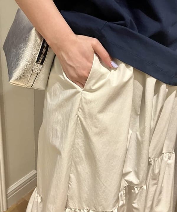 岡 妃呂美さんの「BEAMS WOMEN｜GIANNI CHIARINI / メタリック ALIFA レザーショルダーバッグ S」を使ったコーディネート