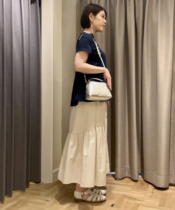 岡 妃呂美さんの「BEAMS WOMEN｜GIANNI CHIARINI / メタリック ALIFA レザーショルダーバッグ S」を使ったコーディネート