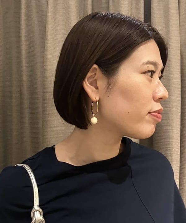岡 妃呂美さんの「BEAMS WOMEN｜GIANNI CHIARINI / メタリック ALIFA レザーショルダーバッグ S」を使ったコーディネート