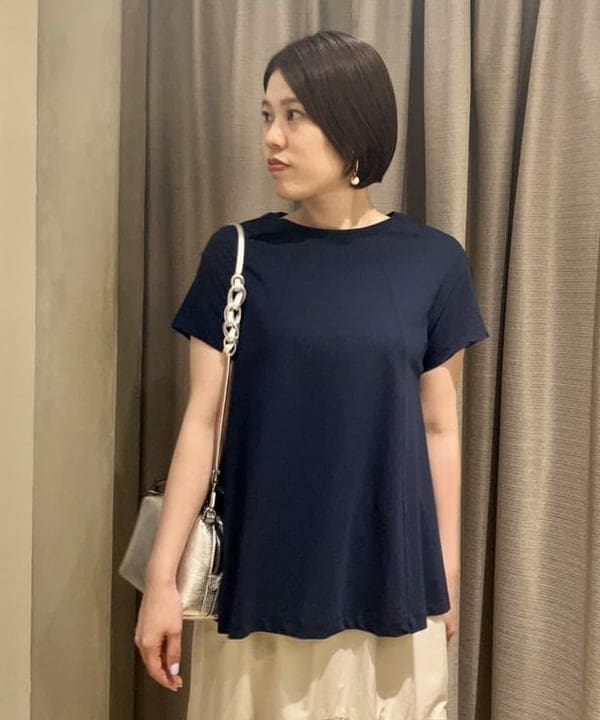 岡 妃呂美さんの「BEAMS WOMEN｜GIANNI CHIARINI / メタリック ALIFA レザーショルダーバッグ S」を使ったコーディネート
