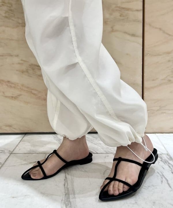 中丸　栞さんの「BEAMS WOMEN｜ポインテッド ヌードサンダル .M」を使ったコーディネート