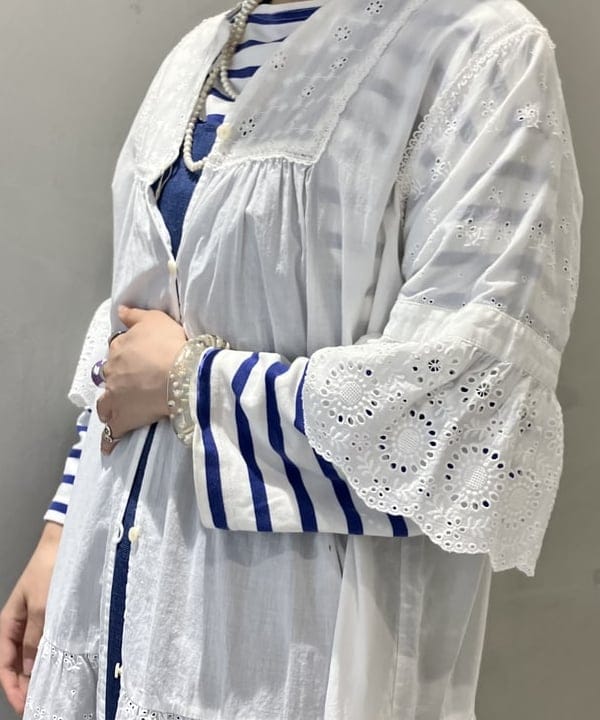 小原 もこさんの「BEAMS WOMEN｜BEAMS BOY / 樹脂 パール ロング ネックレス」を使ったコーディネート