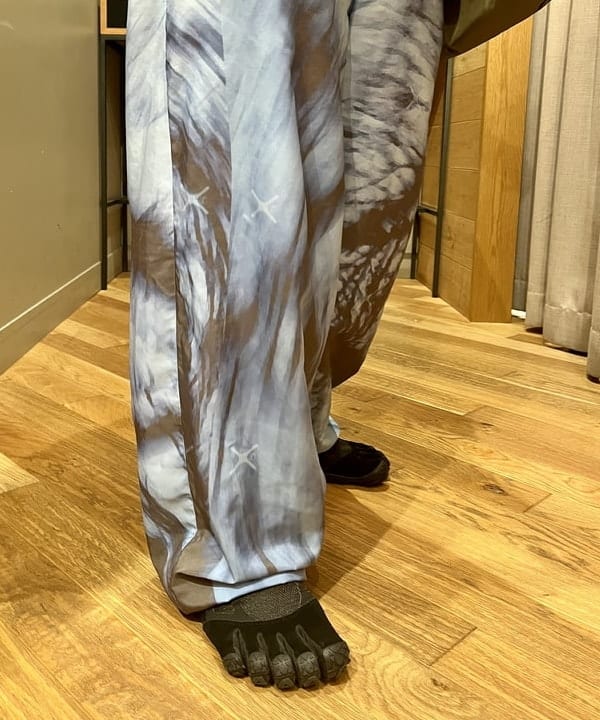 新里 京介さんの「BEAMS WOMEN｜SLOW_NY_HELMET」を使ったコーディネート