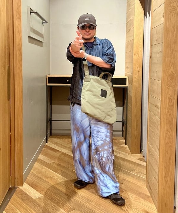 新里 京介さんの「BEAMS WOMEN｜SLOW_NY_HELMET」を使ったコーディネート