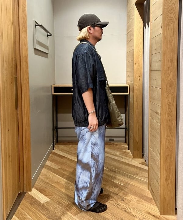 新里 京介さんの「BEAMS WOMEN｜SLOW_NY_HELMET」を使ったコーディネート