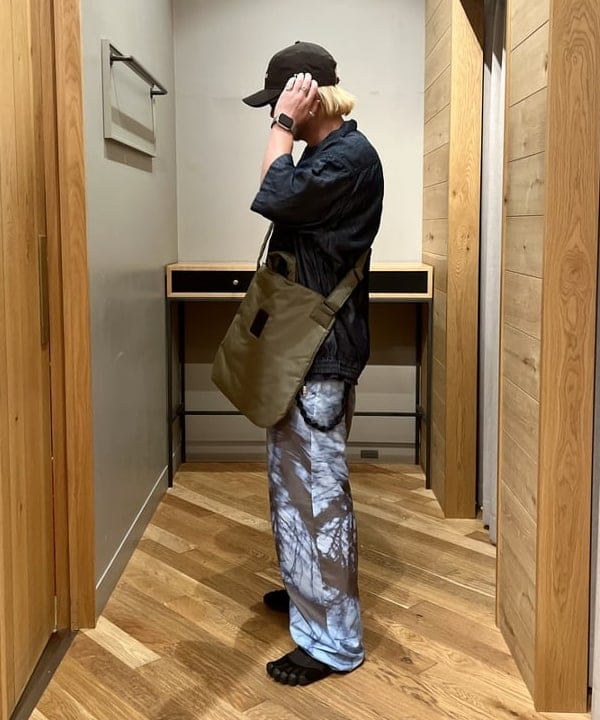 新里 京介さんの「BEAMS WOMEN｜SLOW_NY_HELMET」を使ったコーディネート