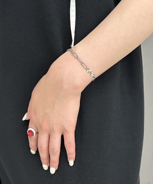 ナカノ アイさんの「BEAMS WOMEN｜ステンレス ハート ＆ チェーン ブレスレット」を使ったコーディネート