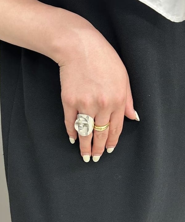 ナカノ アイさんの「BEAMS WOMEN｜ステンレス ハート ＆ チェーン ブレスレット」を使ったコーディネート