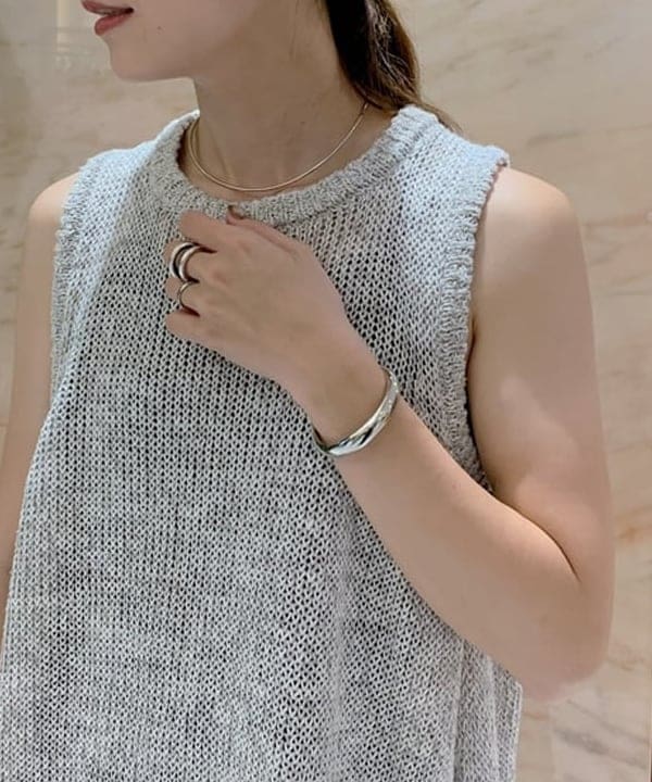 AONO SHIKAMAさんの「BEAMS WOMEN｜Demi-Luxe BEAMS / 真鍮 チョーカー」を使ったコーディネート