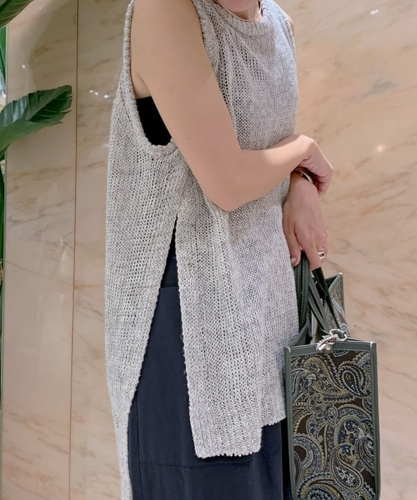 AONO SHIKAMAさんの「BEAMS WOMEN｜Demi-Luxe BEAMS / 真鍮 チョーカー」を使ったコーディネート