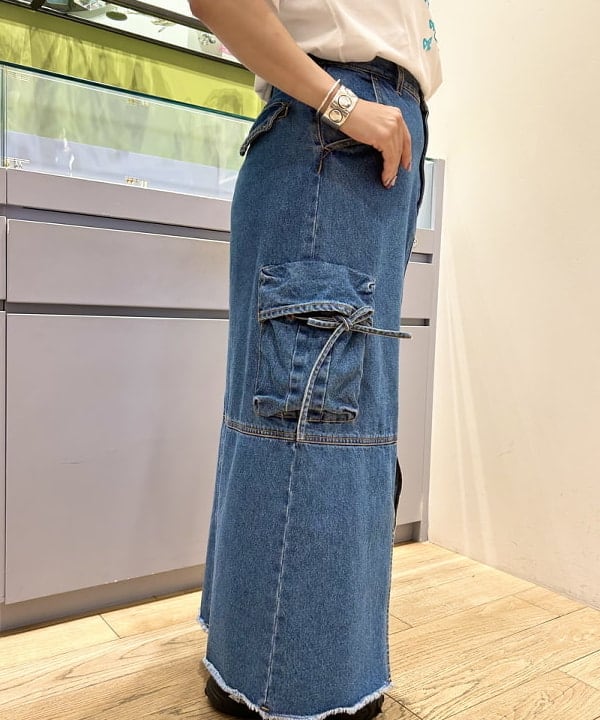 オカベ　アヤカさんの「BEAMS WOMEN｜Ray BEAMS / デニム カーゴ スカート」を使ったコーディネート