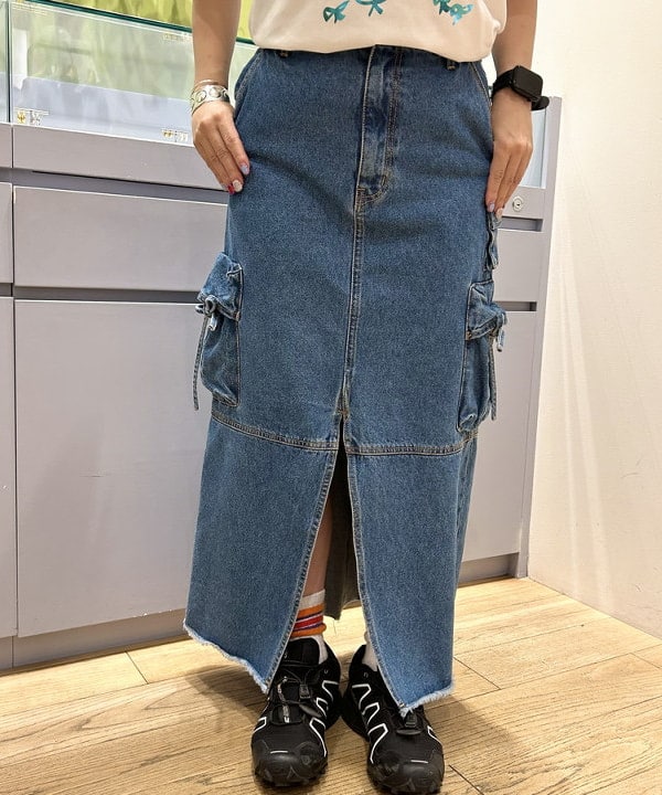 オカベ　アヤカさんの「BEAMS WOMEN｜Ray BEAMS / デニム カーゴ スカート」を使ったコーディネート