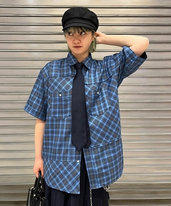 前田 優衣さんの「BEAMS WOMEN｜BEAMS / 切替え バイアス チェック シャツ」を使ったコーディネート