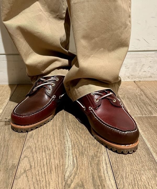 佐藤 大斗さんの「BEAMS WOMEN｜Timberland × BEAMS / 別注 Authentic 3eye Classic Lug」を使ったコーディネート