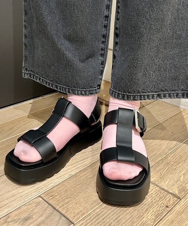 早川 萌子さんの「BEAMS WOMEN｜Ray BEAMS / ダメージ デニム パンツ」を使ったコーディネート