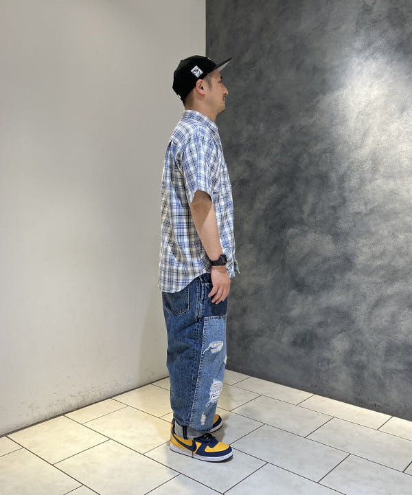 穴井 唯志さんの「BEAMS WOMEN｜BEAMS / 切替え バイアス チェック シャツ」を使ったコーディネート