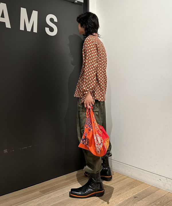 佐藤 大斗さんの「BEAMS WOMEN｜BEAMS BOY / イレギュラー バンダナ バッグ」を使ったコーディネート