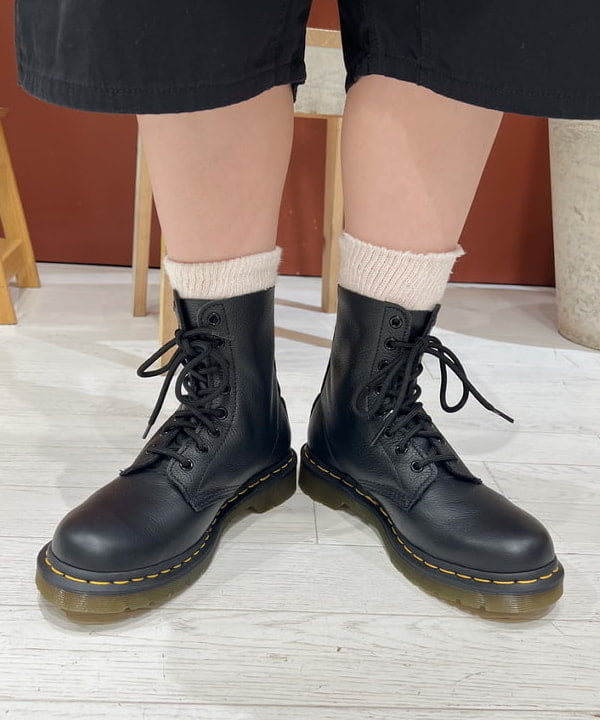 エノモト アミさんの「BEAMS WOMEN｜BEAMS / ダブルニー ショートパンツ」を使ったコーディネート