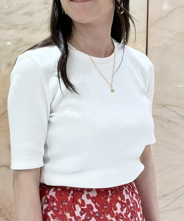 関 桂子さんの「BEAMS WOMEN｜スタイリスト佐藤佳菜子 × SLOANE × Demi-Luxe BEAMS / 別注 リブTシャツ」を使ったコーディネート