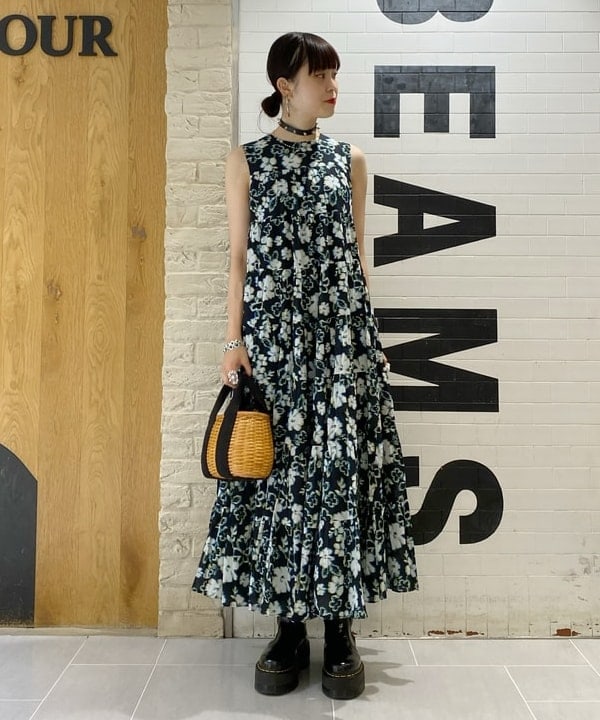 りかちょび/岸本梨佳さんの「BEAMS WOMEN｜VIOLAd’ORO / MIRO スプリットラタン バスケット トートバッグ」を使ったコーディネート